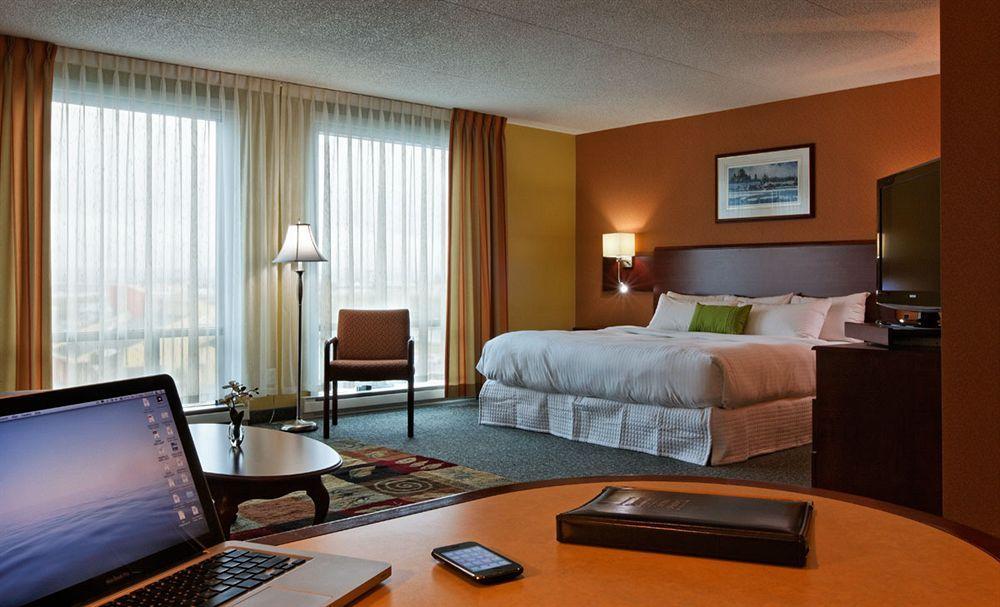 Hotel & Suites Normandin Quebec Екстер'єр фото